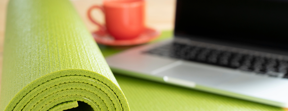 Yoga vor der Arbeit früh